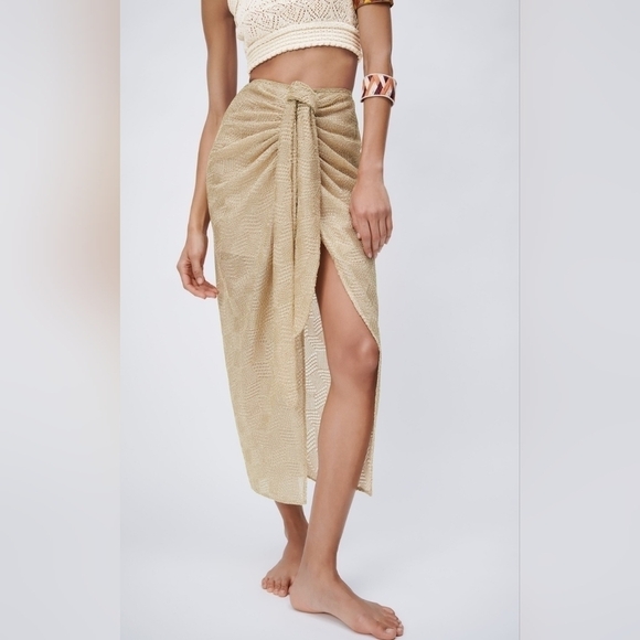 ZARA HIGH-WAISTED MIDI SKIRT FRONT KNOT METALLIC GOLD CROCHET LACE SIZE S - Picture 3 of 16